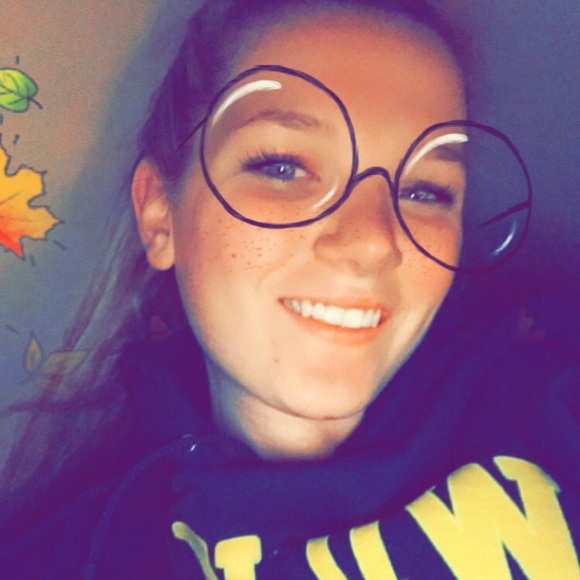 Meet your Posher, Alyssandra - Picture 1 of 1